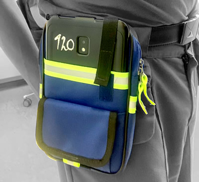 Сумка скорой помощи с краплением к поясному ремню. Навигатор в плоском кармане. Сумка скорой помощи с краплением к поясному ремню. Навигатор в плоском кармане.